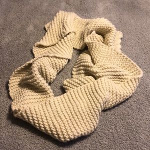H&M cream infinity scarf NWOT! Super soft!!